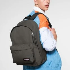 Flash-uitverkoop 😉 Eastpak Out Of Office Laptoprugzak 27 Liter - Grijs 😉 -Crafts&Co winkel 550x550 458