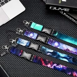 Hete verkoop ⭐ Mycramé 4 Stuks Afneembaar Lanyard Sleutelhanger En Keycord Met 4 Transparant Badgehouder - Badge Nekkoord - Pashouder/Kaarthouder Met Keykoord - Houder Voor Kaart/Sleutels - Telefoon/GSM Koord - Sleutelkoord - Plastic ID Pashouder - Universeel Telefoonkoord 🎁 -Crafts&Co winkel 550x550 741