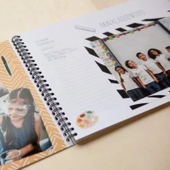 Goedkoopste 🔔 Studio Mamengo Schoolfotoboek - Softcover - Mijn Schoolfotoboek - Invulboek - Zwart/wit - Ringband 🛒 -Crafts&Co winkel 550x550 875