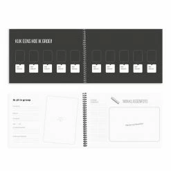 Goedkoopste 🔔 Studio Mamengo Schoolfotoboek - Softcover - Mijn Schoolfotoboek - Invulboek - Zwart/wit - Ringband 🛒 -Crafts&Co winkel 550x550 878