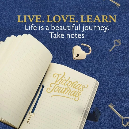 Goedkoop 😉 Victoria's Journals - Dagboek Met Slot En Sleutel - Hush-Hush My Secret Diary W/ Heart Lock - Premium Vegan Leer Dagboek - Hardcover - 320 Pagina's Premium Papier - 13 X 18 Cm (Blauw) 🎁 7 Goedkoop 😉 Victoria's Journals - Dagboek Met Slot En Sleutel - Hush-Hush My Secret Diary W/ Heart Lock - Premium Vegan Leer Dagboek - Hardcover - 320 Pagina's Premium Papier - 13 X 18 Cm (Blauw) 🎁 - Afbeelding 7